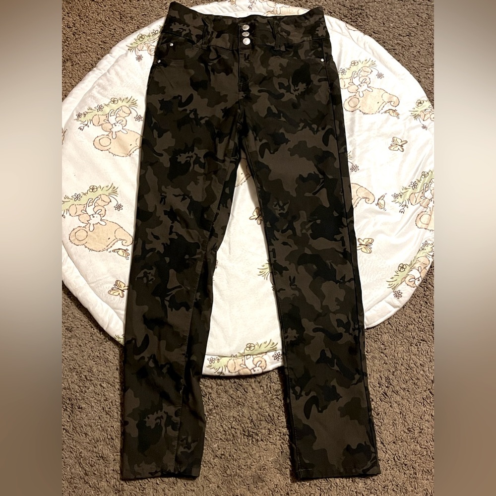 Army Camouflage 3 Button Zipper Fly Braided Belt Loops Pockets Stretchy Pants